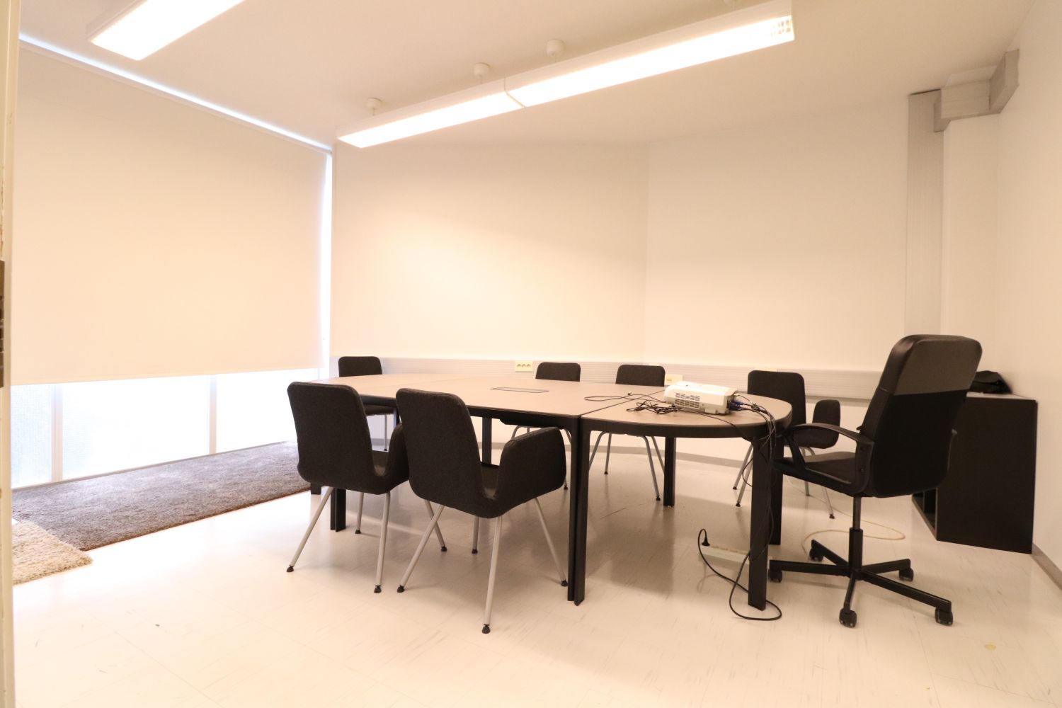 Yhteiskäytössä oleva neukkari