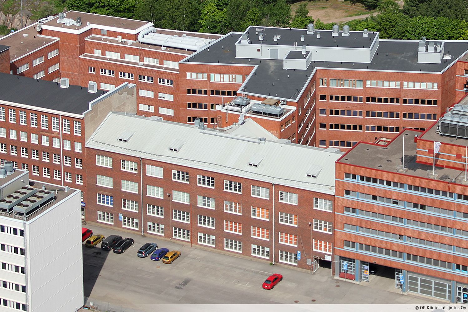 Vuokrattavana industrial-henkisen Tekosilkkikutomo-kiinteist&ouml;n 4. kerroksen hyv&auml;kuntoinen ja moderni toimistot...