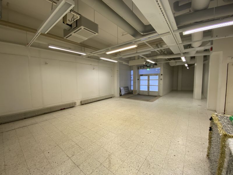 Takavarasto ja lastaus/purku alue