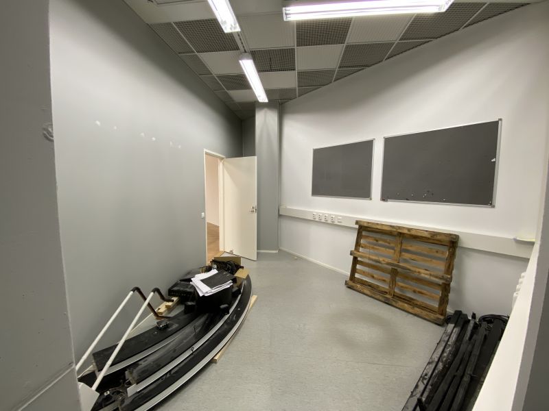 Pieni varasto myymälän yhteydessä