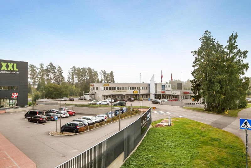 Koy Suomalaistentie 1–3 on vuonna 1990 rakennettu kaksikerroksinen toimisto- ja liikekiinteistö lähellä Länsiväylää Espoon Suomenojalla. Kiinteistössä on erikokoisia toimisto- ja liiketiloja erilaisten yritysten tarpeisiin.Kohteeseen on helppo tulla myös julkisilla kulkuvälineillä, bussipysäkki ...