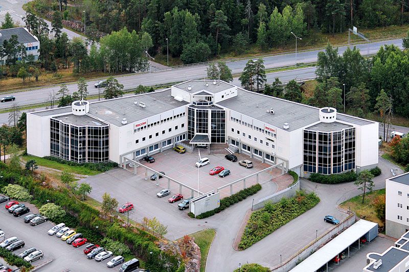 Siisti 210 m² toimistotila arkkitehtuurisesti edustavassa kiinteistössä näkyvällä paikalla Länsiväylän varrella Espoon Piispankylässä, Olarin vieressä.