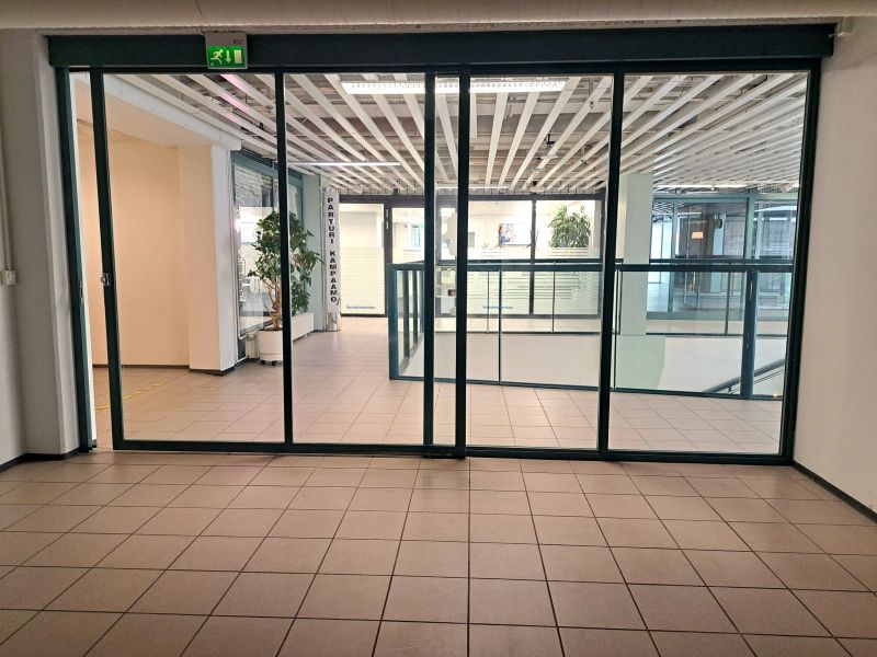 Liiketilan näyteikkunat 