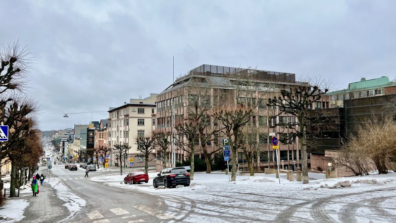 Ainutlaatuinen mahdollisuus Turun keskustassa sijoittua toimistotaloon, jossa on oma pysäköintihalli. Toimiston kerroksista viihtyisät näkymät. Vuokrataan kokonaisuutena tai kerroksittain. Kerros n. 450m2