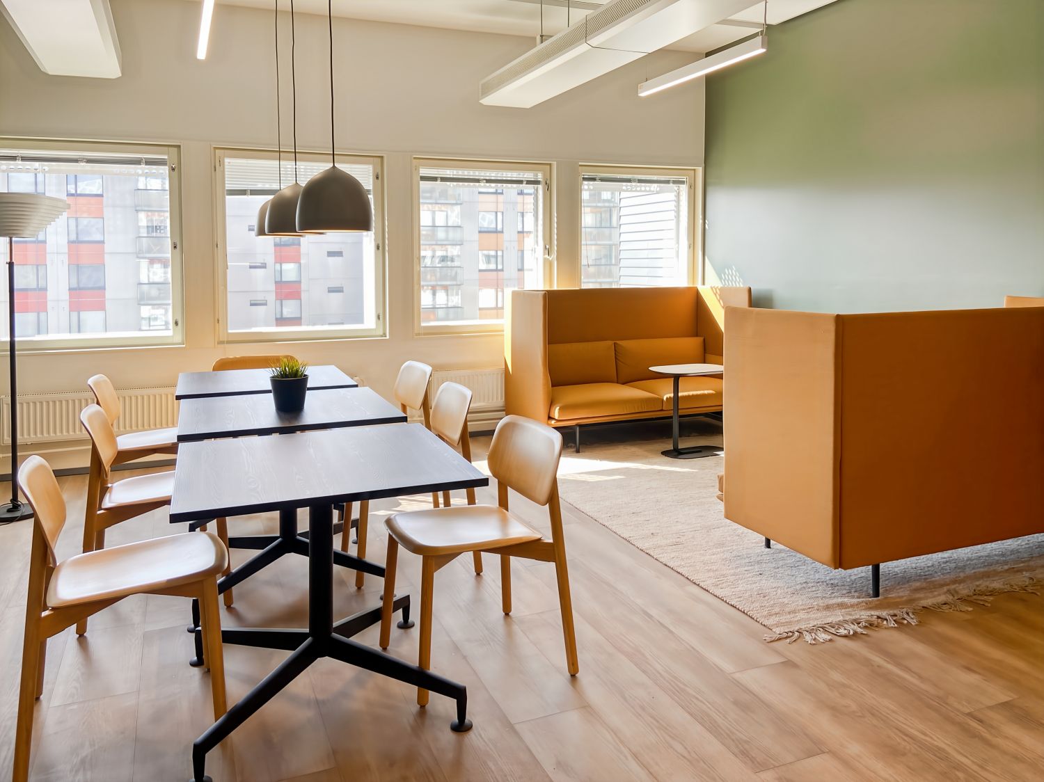 Verkostoidu, työskentele ja tee yhteistyötä ammattimaisessa Regus Iso Omena - toimistohotellissamme