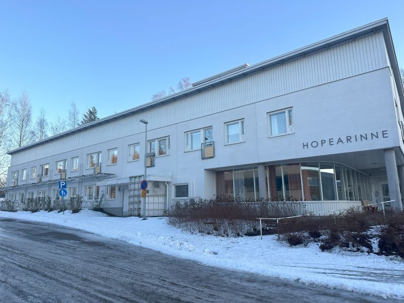 Myydään palvelutalokiinteistö Vihdin kirkonkylän ytimessä.Konkurssipesä myyjänä. 56 asuntoa ja 65 asukaspaikkaa. 