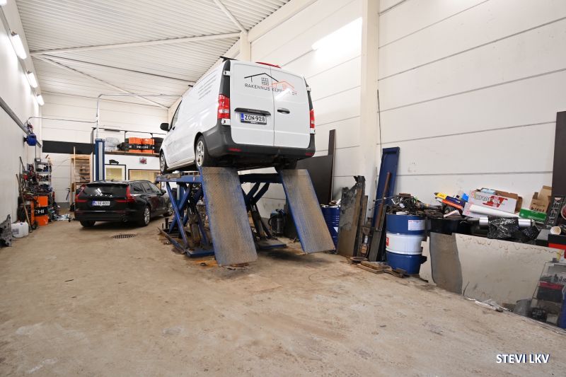 Hallitilaa 120m2 Orikedolla *Korkea nosto-ovi *Vapaa 1.6 alkaen *Soita 0400999900 ja kysy lisää.