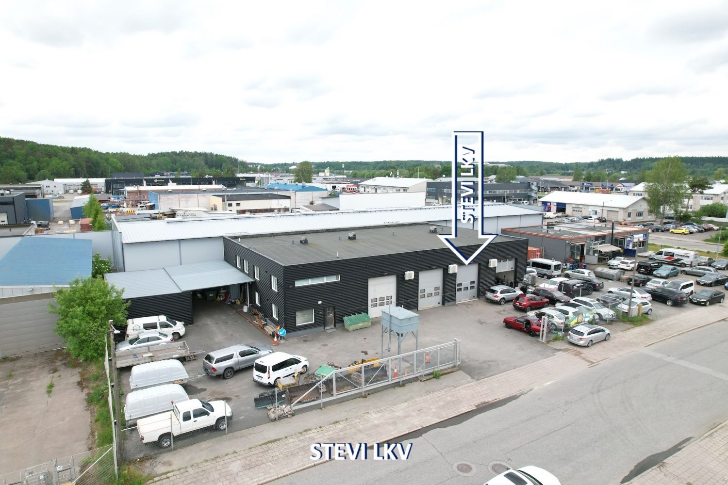 Hallitilaa 120m2 Orikedolla *Korkea nosto-ovi *Heti vapaana *Soita 0400999900 ja kysy lisää.