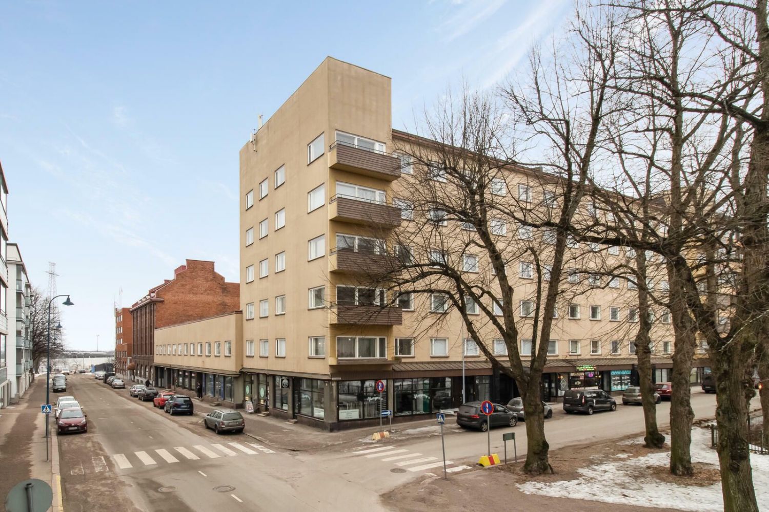 Kotkansaarella liiketilat keskustassa