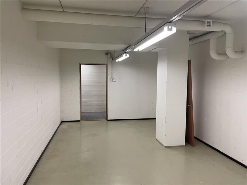 Edullisia pienvarastoja hyvällä sijainnilla.