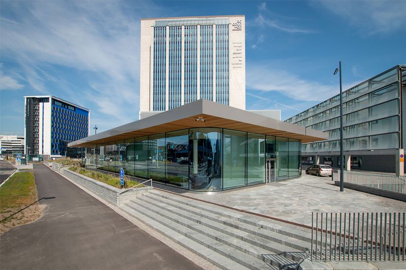 Tämä uniikki 450m2 näköalatoimisto on pääosin avotilaa ja sijaitsee  Accountortalon 19. kerroksessa.Tilat on räätälöitävissä tulevalle käyttäjille sopiviksi. Tilan ikkunat ulottuvat lattiasta kattoon ja maisemat ovat sen mukaiset. SOITA ja SOVI ESITTELY, Puh. 09 7745 100.Accountortalon palvelut o...