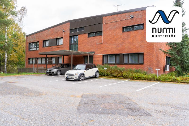 Vuokrataan siistikuntoinen toimitila tai toimistotila. Monenlaiseen käyttöön sopiva 77 m2. Hyvät kulkuyhteydet joka suuntaan, sijainti on Turun Skanssin alueella aivan 1-tien läheisyydessä. Tilaan kuuluu omat wc-tilat sekä erillisiä huoneita isomman tilan lisäksi. Ollut nyt tuotantokäytössä.Kauppa...