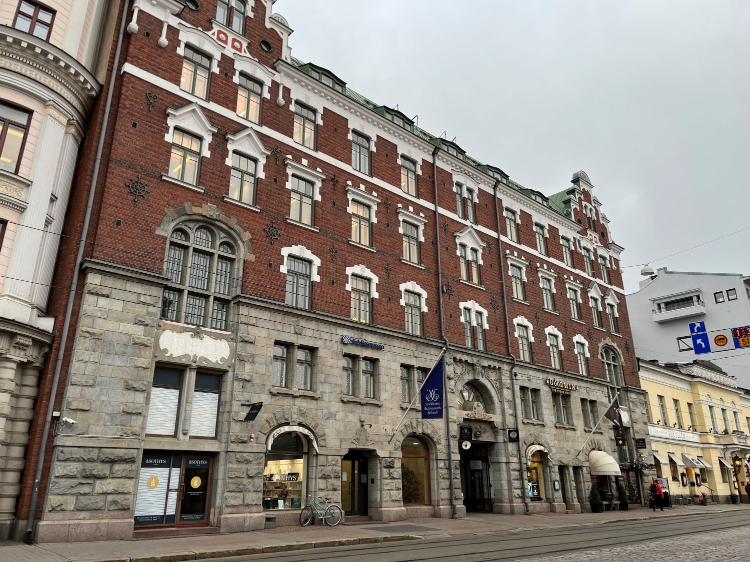 Harvoin on tarjolla näitä näköaloja, vapaana 272,5 m2 toimisto Etelärannasta, kuudennesta kerroksesta merinäköaloin.
