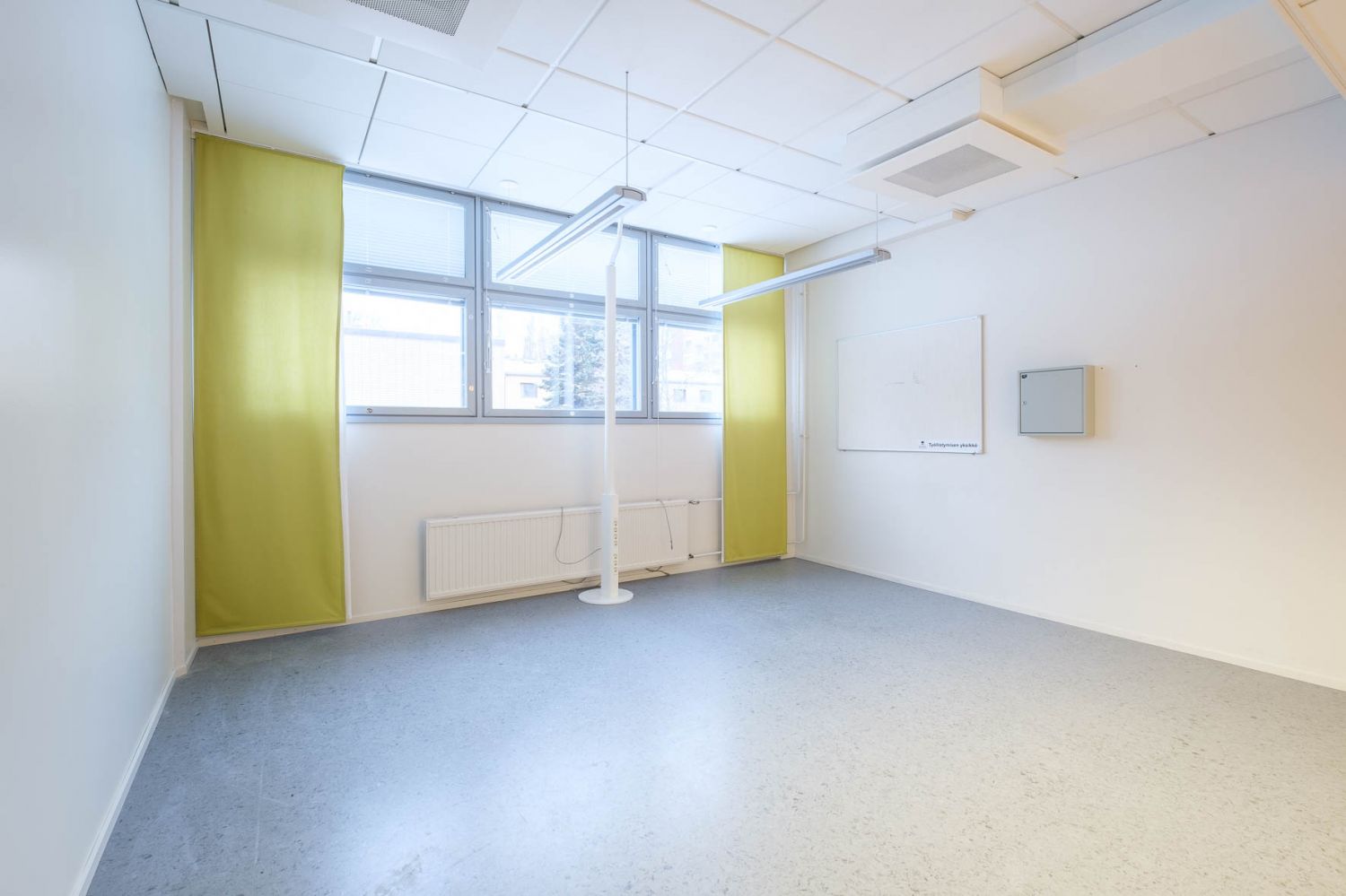 Sisäkuva 32 m2 toimistohuoneesta