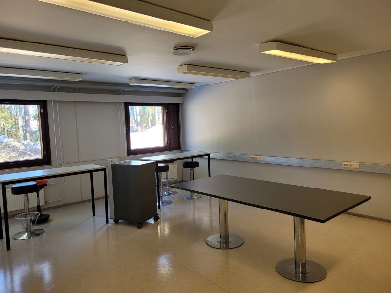 Toimisto/neuvottelutila1