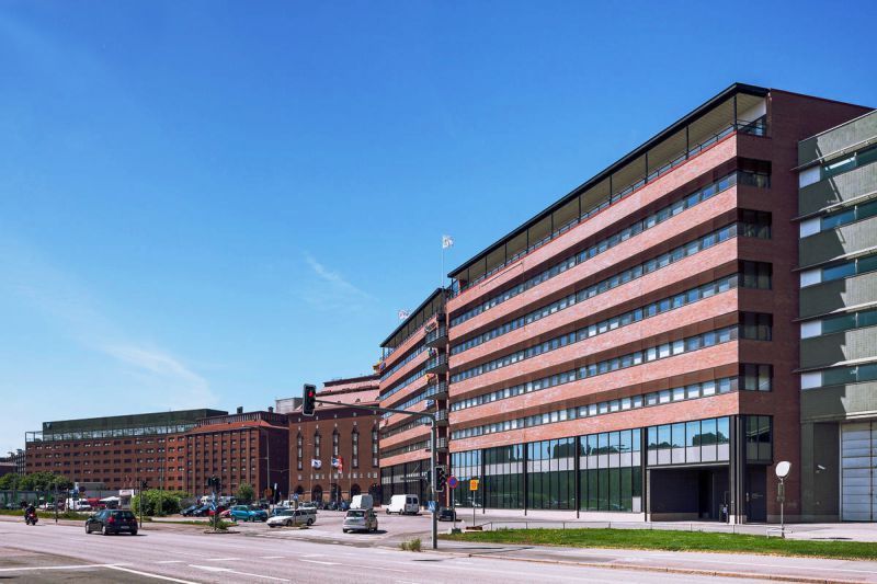 Valoisa ja edustava 1359 m² toimistotila modernissa kiinteistössä Helsingin Sörnäisissä.