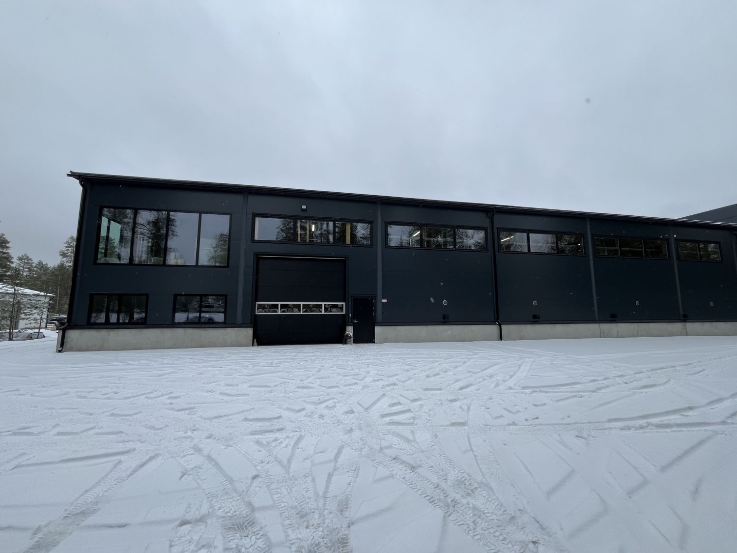 Korkeaa varastotilaa valmiilla hyllyjärjestelmällä