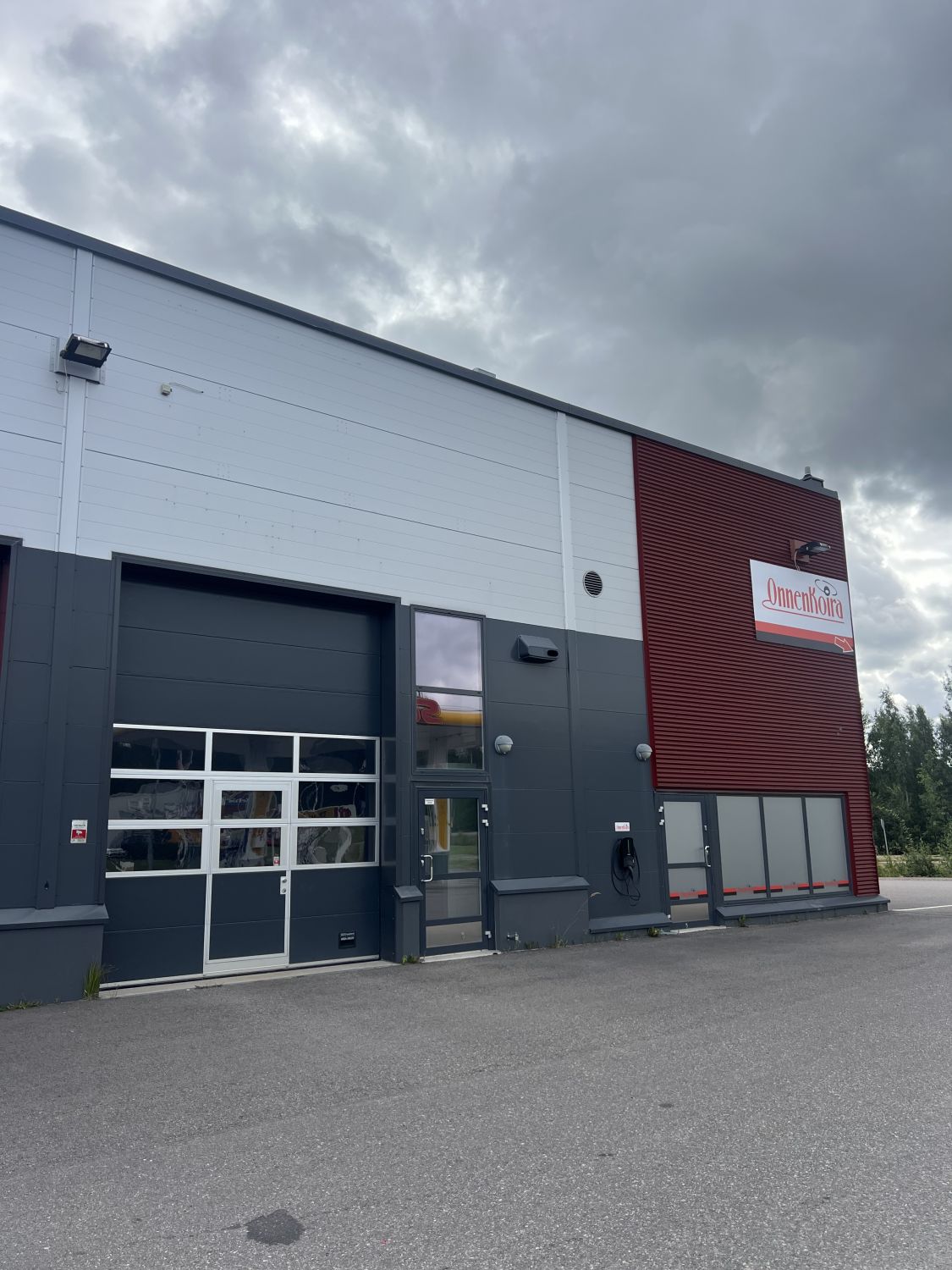 Vuokrataan monikäyttöistä ja hyvä kuntoista toimitilaa loistavalla sijainnilla