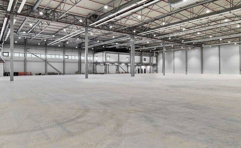 Uusi. Vapaa korkeus 9,4 m, lastaustasku * 2, lattiakantavuus 5 000 kg/m², 10 000 kg pistekuorma (k/k 300 mm), toimisto 2...