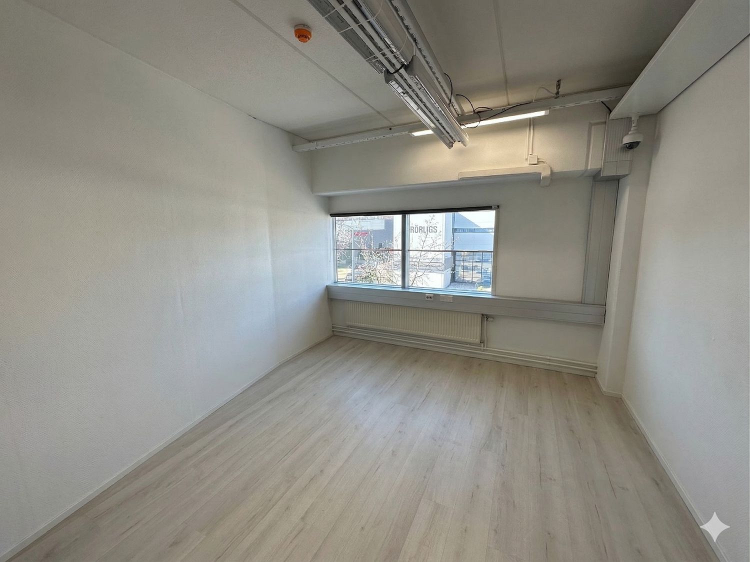 15m² toimistotila Helsingin Roihupellossa.