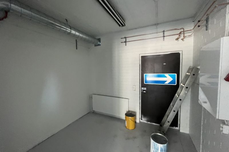 Siisti ensimmäisen kerroksen 55 m² toimisto- ja työtila Roihupellossa.