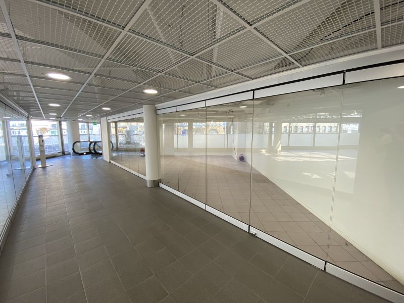 Liiketila, jossa on myös hyvät toimistotilat. Asiakaspalvelutilaksi tai myymäläksi joka tarvitsee myös hallinnolle tiloja.