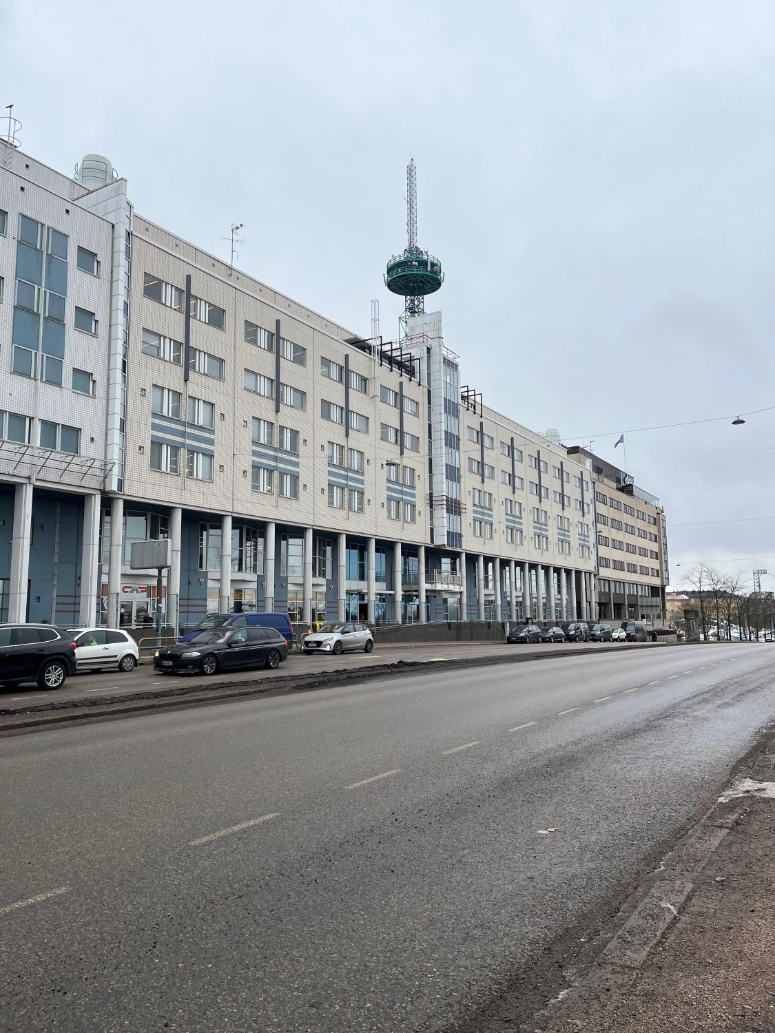 Pasilassa loistosijainnilla sisäpihan liiketila toimistoksi tai liiketilaksi. Tila kaipaa muutosta ja se tehdään tulevan...