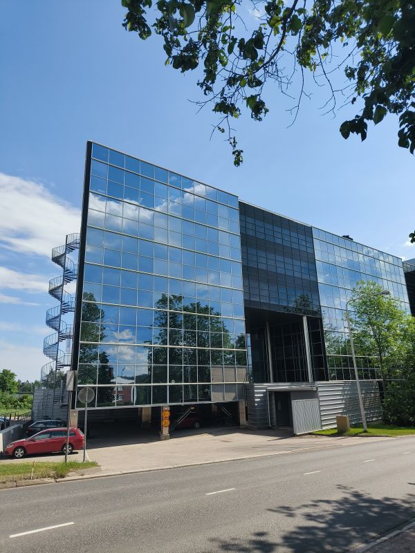 Hieno toimiva 3.kerroksen helposti muokattava 134m2 toimistotila.Laadukaassa Eagletalossa.
Kohde myydään ensisijaisesti,...