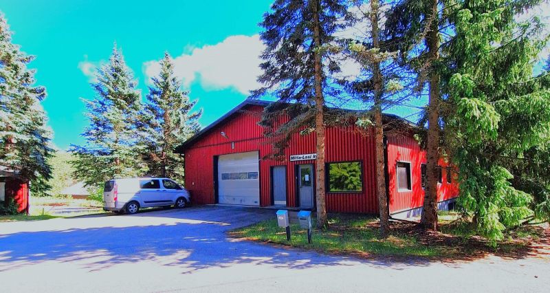 Yrittäjäperheelle lähellä Turkua sijaitseva 2,3 ha:n liiketontti, jolla useita liikerakennuksia ja myös asuinrakennus. Vapautuu sopimuksen mukaan.