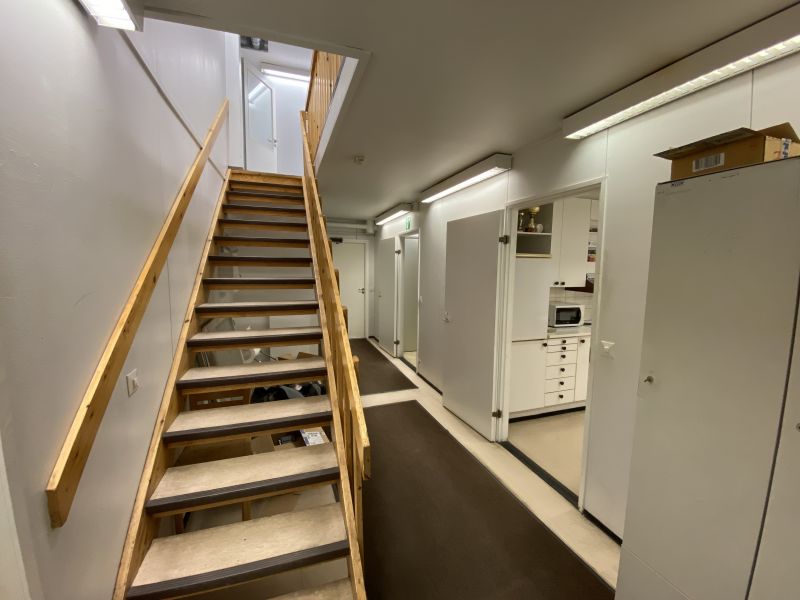 Varaston toimistot yläkerrassa