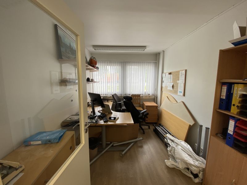 Yksi toimistohuoneista