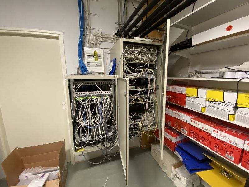 Nettijako yläkerrassa