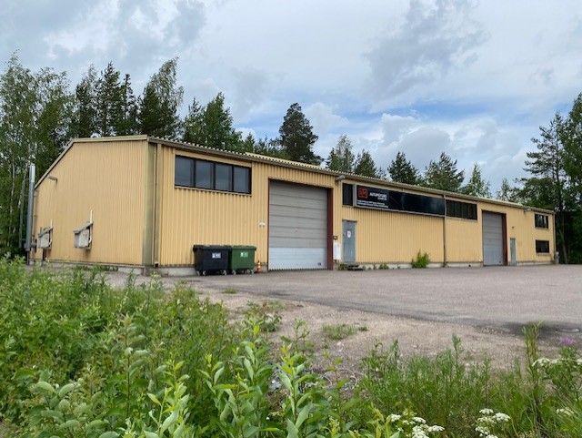 Nurmijärven teollisuusalueella vuokrattavana hallitilaa ja siihen liittyviä sosiaalitiloja yhteensä 808 m2.