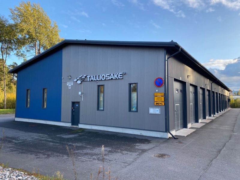 Nyt myynnissä siistiltä ja yhtiömuotoiselta Tiemestarin Talliosake 2:lta Runosmäestä valmiiksi vuokrattu 39,7m2:n varastotila, joka sijaitsee omalla tontilla! 