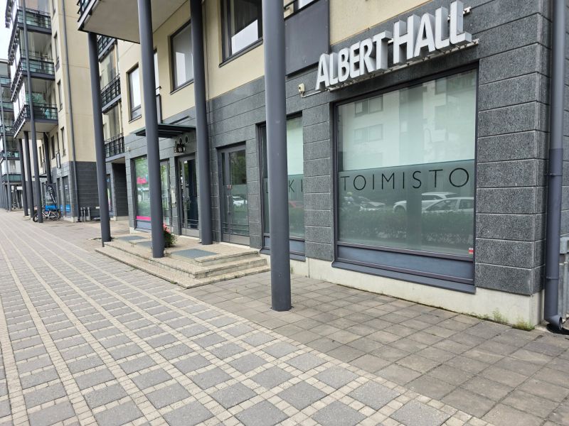 Nyt heti vapaana tyylikästä katutason toimistotilaa suositulta Tampellan alueelta.Tila käsittää vessan, pienoiskeittiön ja avointa jaettavissa olevaa toimistotilaa. Todella tyylikäs toimisto Tampellasta. Kadun varressa hyvä pysäköintitila asiakkaille. Hyvät kulkuyhteydet! Rantatunnelista pääsee hel...