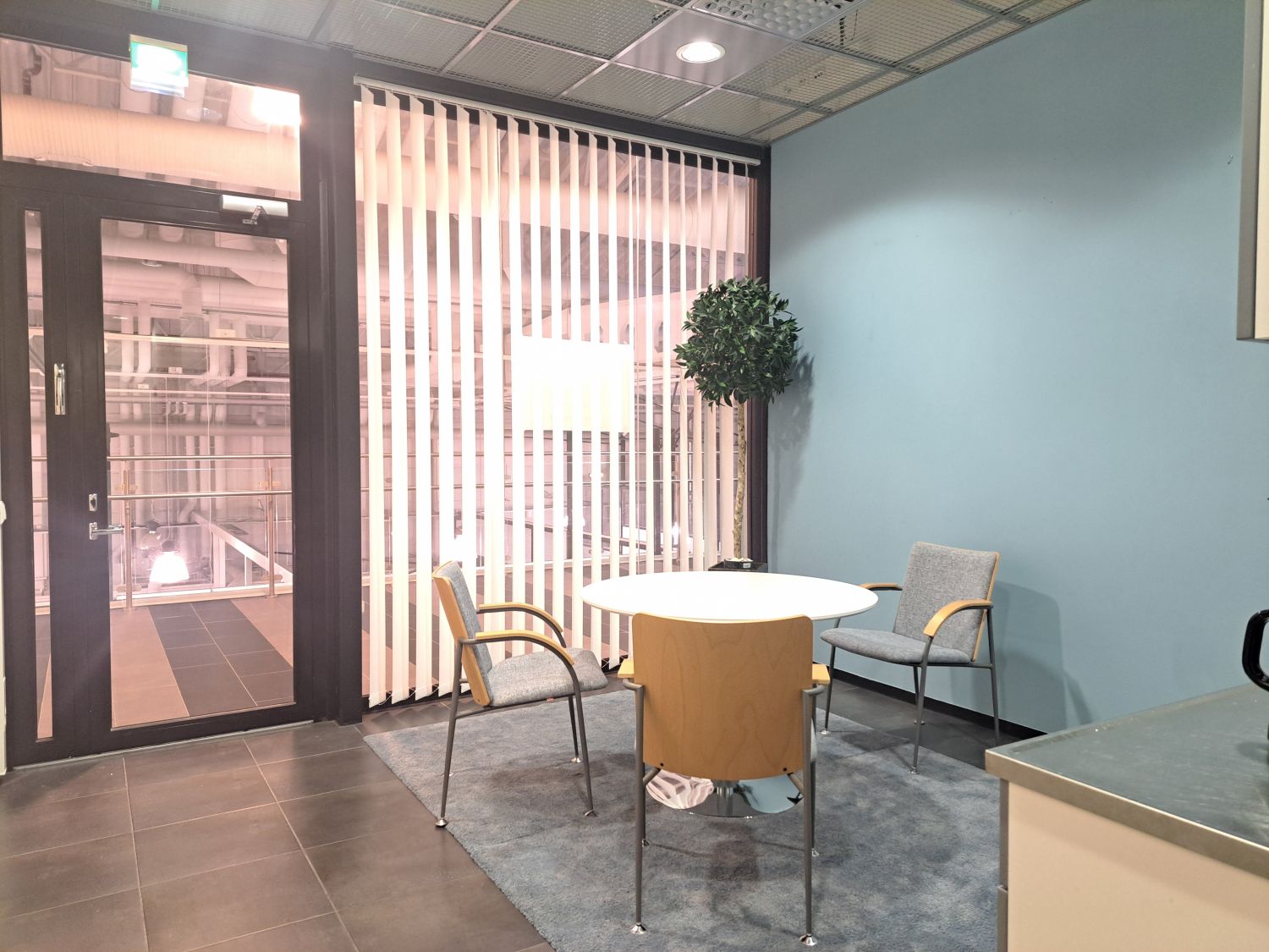 Yhteiskäyttötila keittiö / taukotila