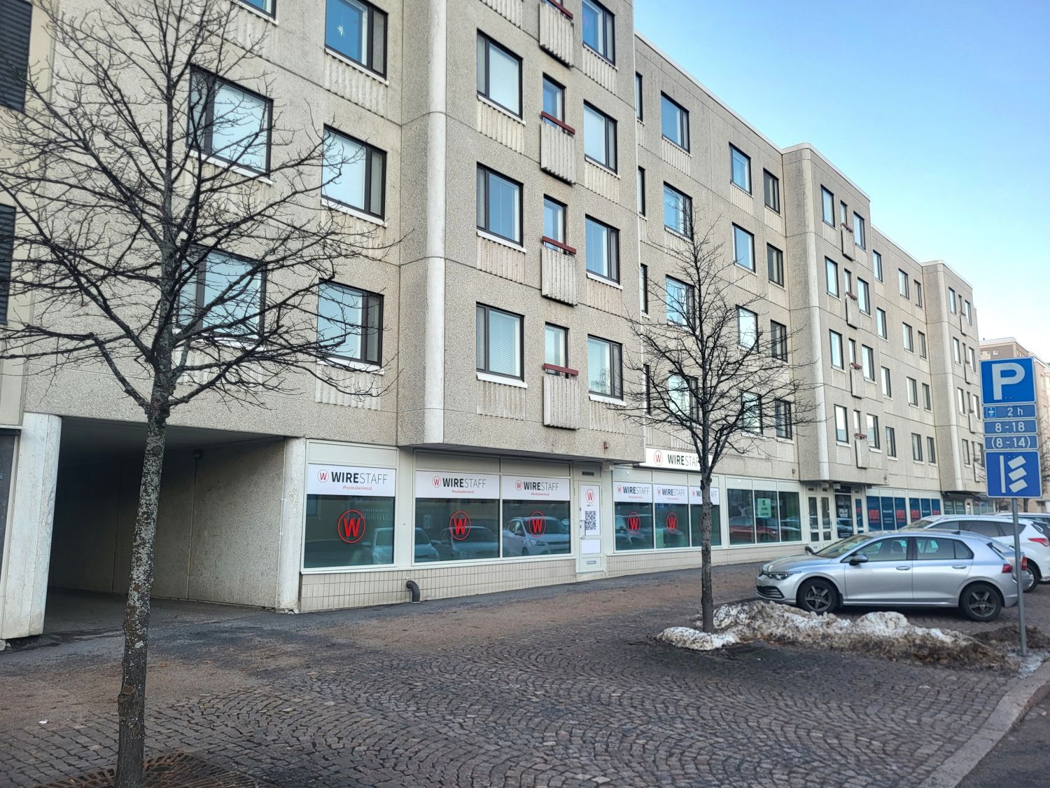 Myydään siistissä kunnossa oleva liikehuoneisto, joka soveltuu useampaankin käyttöön.Mukavuudesta huolehtii ilmalämpöpumppu.