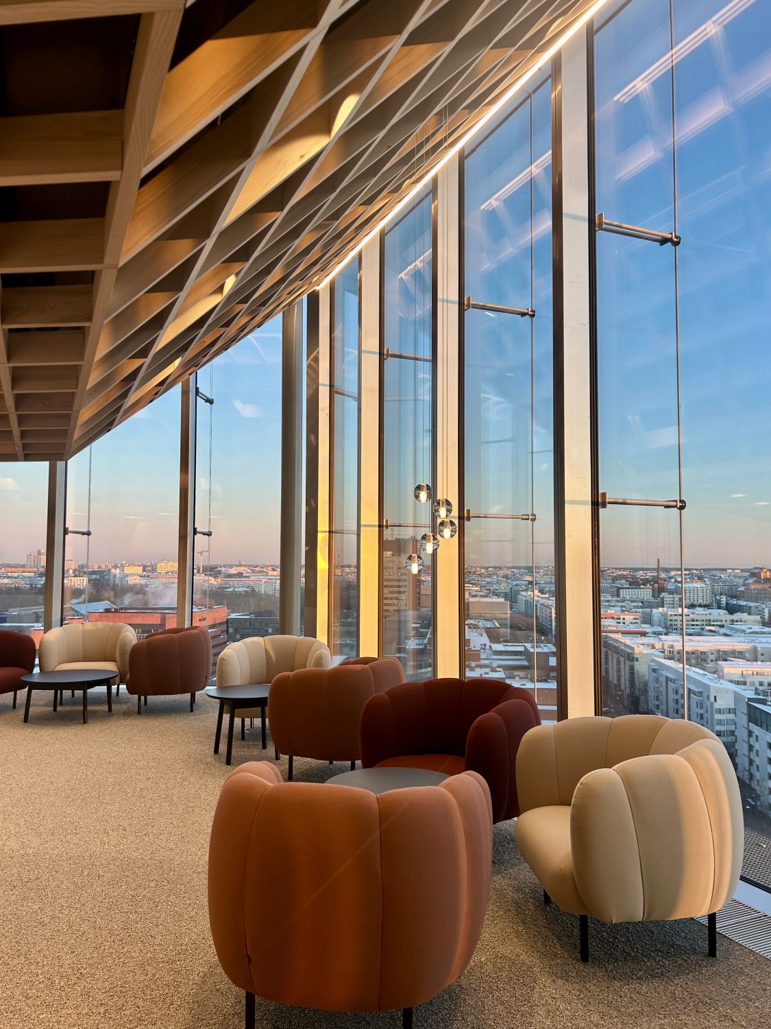 Tervetuloa osaksi We Landin elävää yhteisöä – paikkaan, jossa liike-elämä kohtaa korkeat ESG-arvot ja huippumodernit til...