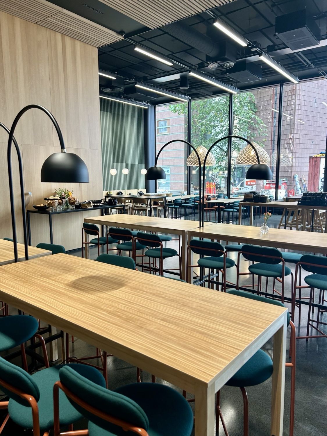 Tervetuloa osaksi We Landin elävää yhteisöä – paikkaan, jossa liike-elämä kohtaa korkeat ESG-arvot ja huippumodernit til...