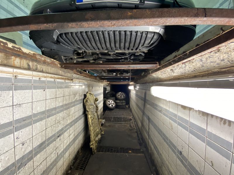 Hallissa on rasvamonttu