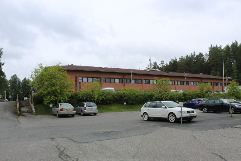 Vuokrataan korkeaa hallitilaa erinomaisella sijainnilla VT5:n liittymien läheisyydessä. Liittymille alle kilometri, ajoaika vain pari minuuttia.Hallilohko erotettu toisesta lohkosta pressulla/verkolla. Vapaa korkeus noin 5 metriä, tavarat saa sisään korkeasta pariovesta 3,5 x 4 m (l x k). Hallin y...