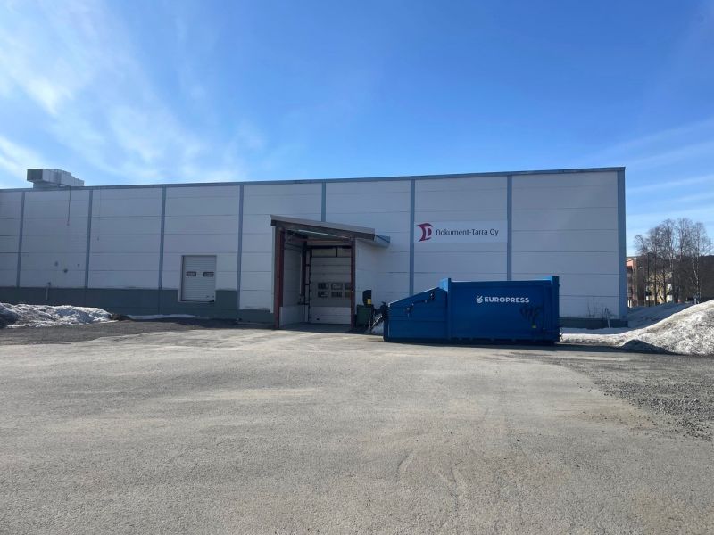 Vuokrataan monikäyttöinen 7 metriä korkea teollisuushallitila, jossa myös erinomaiset toimistotilat!