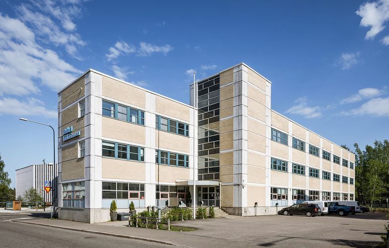 Vuokrataan opetuskäyttöön tarkoitettua tilaa Myllypuron metroasemaa vastapäätä. Tila koostuu useasta luokkahuoneesta, tauko-, varasto- ja toimistohuoneista, vessoista ja muista tukitiloista kuten palvelinhuoneesta ja keittokomerosta. Tilaan on sisäänkäynti suoraan pihalta.