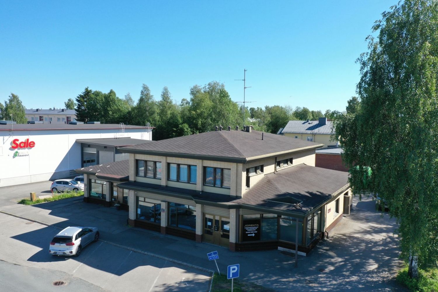 Kokonainen liikekiinteistö Torniossa