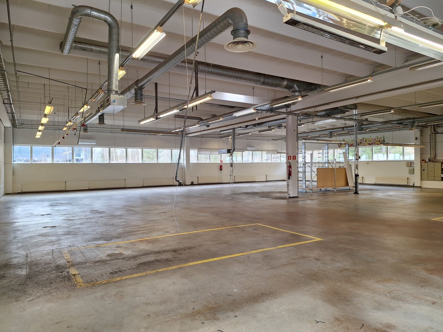 Siistiä toimitilaa 250-1140m2 Klaukkalassa!