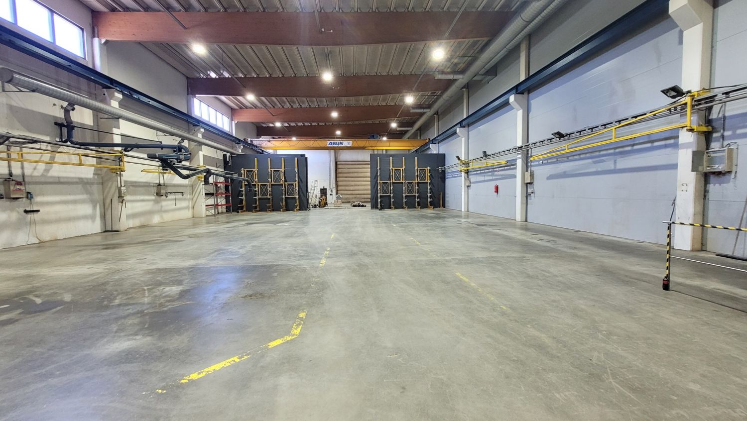 Tuotantohalli n 1000 m2