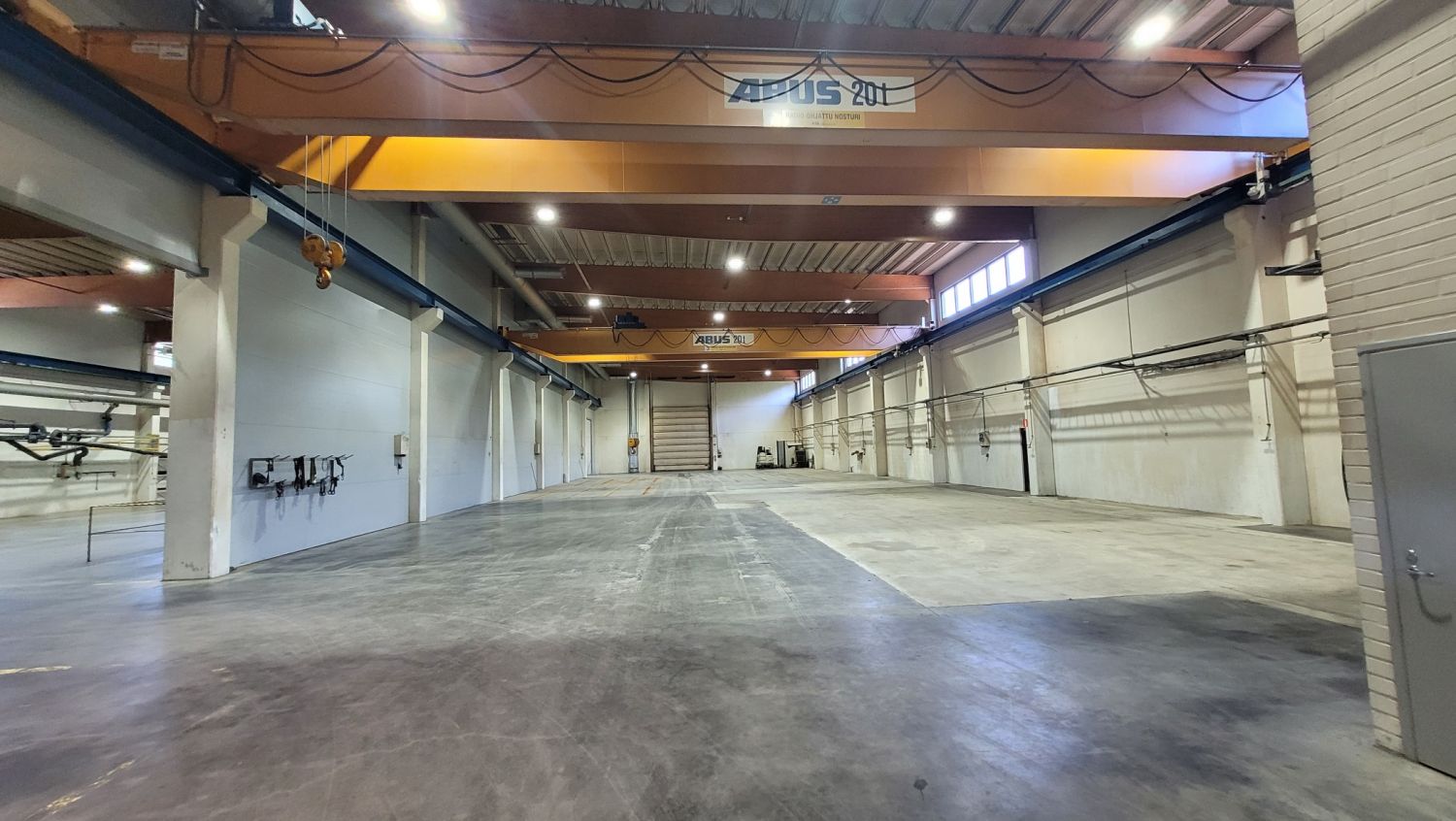 Tuotantohalli n 1000 m2