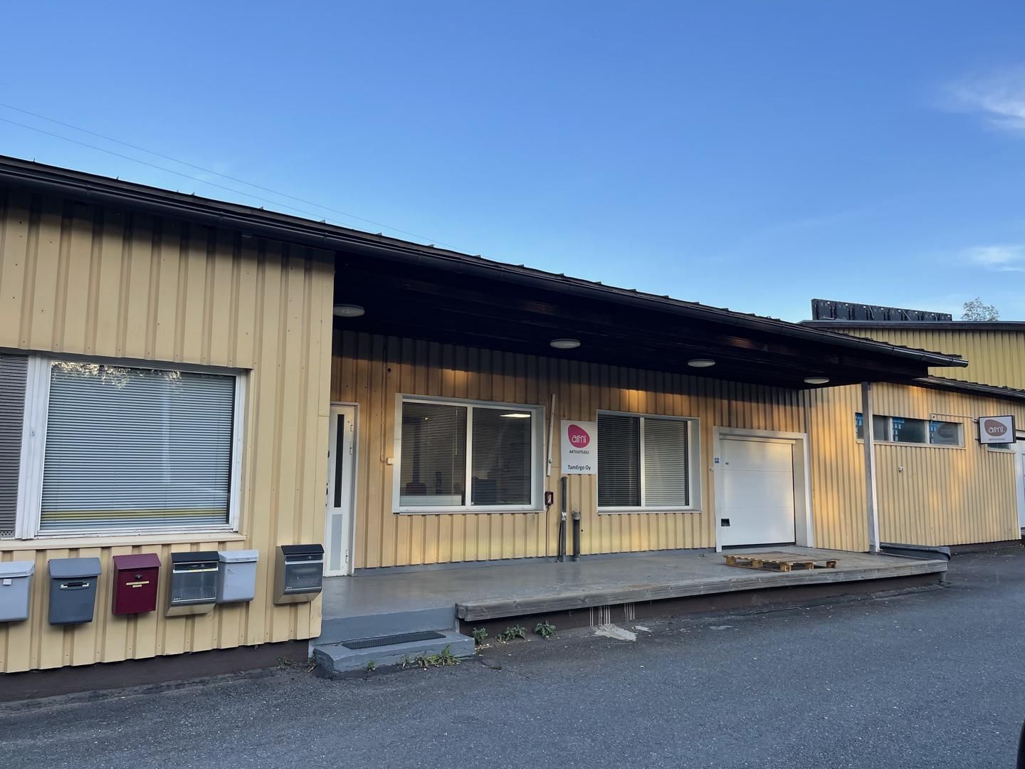 229m² tuotanto-, varasto- ja myymälätila loistavalta sijainnilta