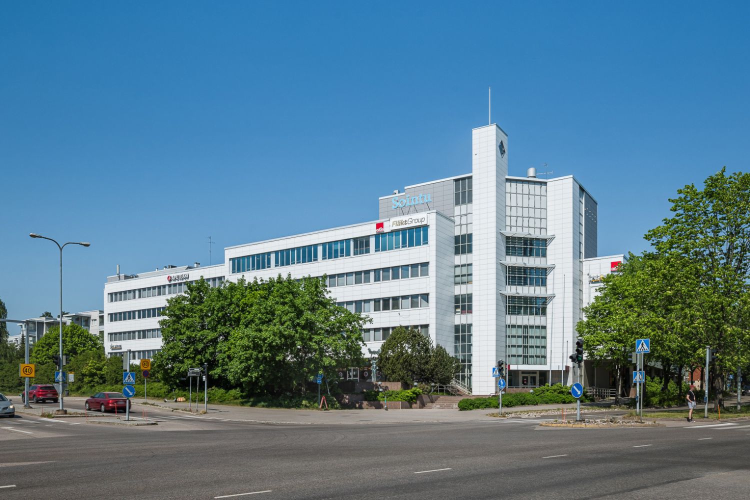 Sointu on näkyvä toimistokohde Leppävaaran juna-aseman ja kauppakeskus Sellon välittömässä läheisyydessä. Tämä viisikerroksinen toimistorakennus tarjoaa modernisoituja ilmastoinnilla varustettuja toimistotiloja ja liiketilaa katutasossa. Kysy vuokrattavia tiloja!