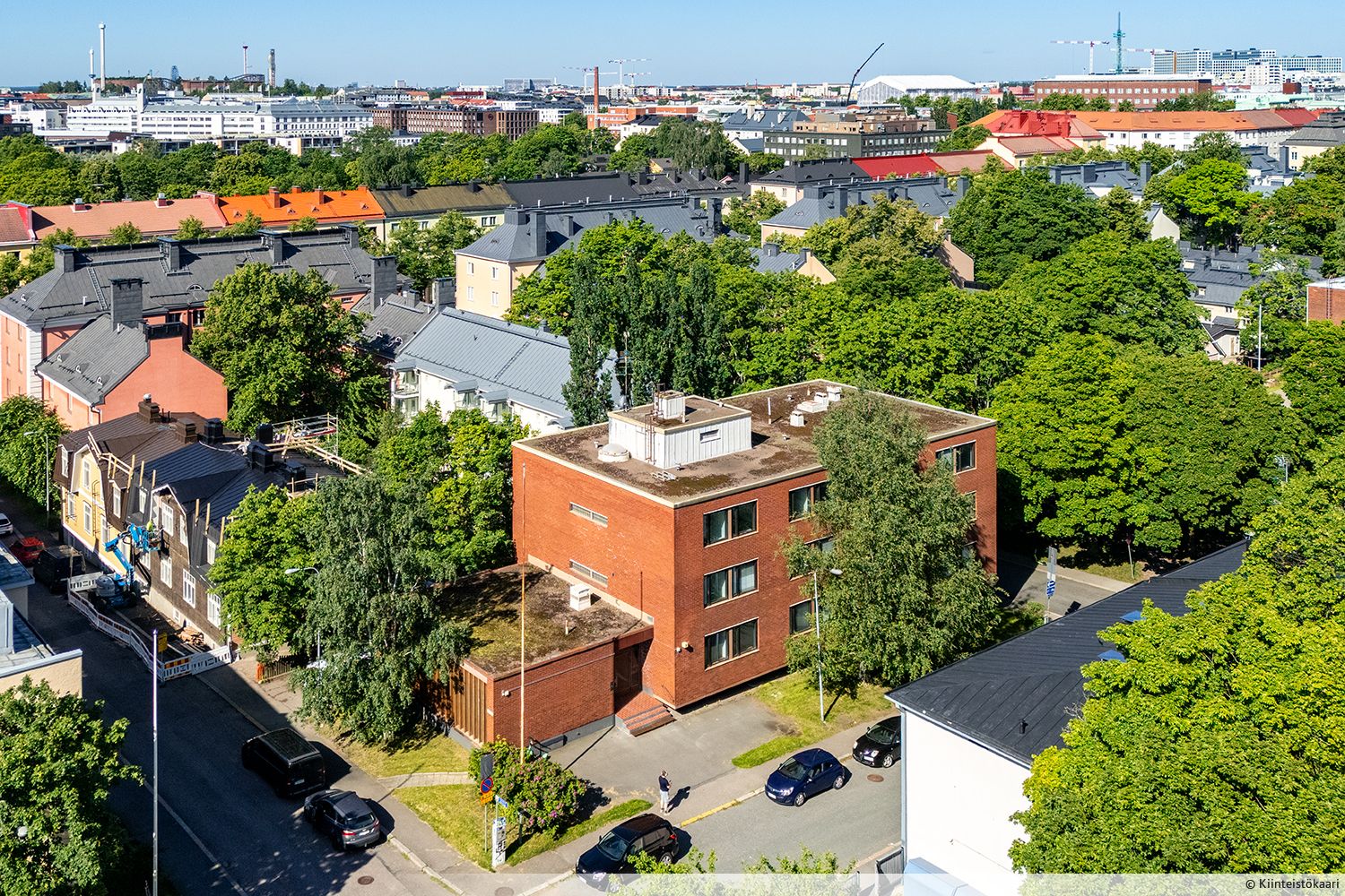 Vuokrattavana kiinteist&ouml; Vallilan puutaloalueella &ndash; t&auml;ydellinen tilaisuus sosiaaliseen majoitustoimintaan!Tarjolla ainutlaatuinen kiinteist&ouml; vieh&auml;tt&auml;v&auml;lt&auml; Vallilan puutaloalueelta, joka on suunniteltu ja kaavoitettu sosiaaliseen majoitustoimintaan. Kokonaisuu...